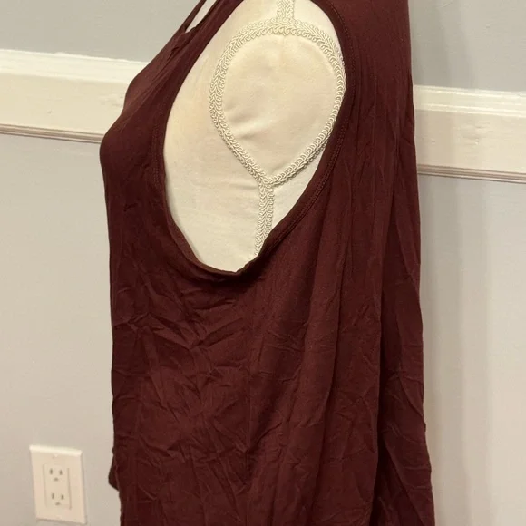 Old Navy Maroon Luxe Red Racerback Soft Cozy Scoop Neckline Summer  Tank Top - Picture 3 of 5